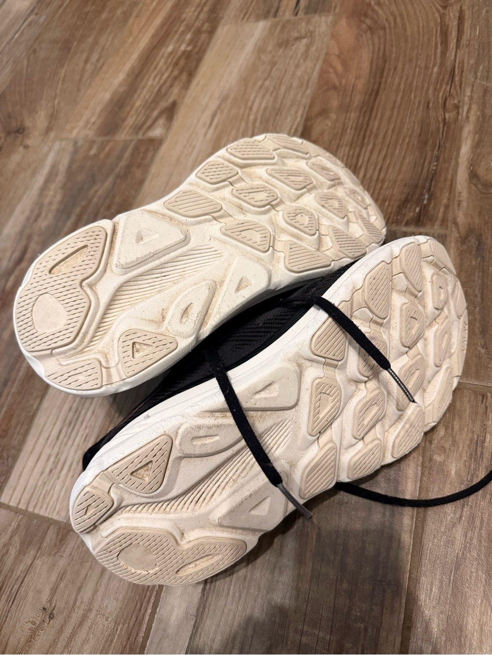 Hoka Women's Clifton 9 Sneakers - Picture 5 of 7